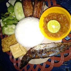 Lalapan Ikan Layang   Nasi