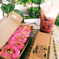 Roti Bakar Pastry Strawberry   Red Velvet Drink