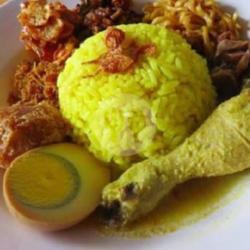 Special Nasi Kuning Ayam Kare Daging Bali Telor Suwir Sambel Sllu Dpisah