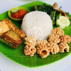 Nasi Tempong Cumi