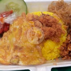 Nasi Kuning Telor Dadar Gurih