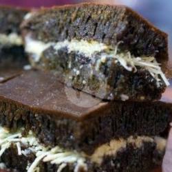 Martabak Manis Blackforest Keju Susu