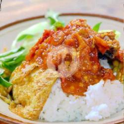 Sego Sambel Penyetan Telor Dadar