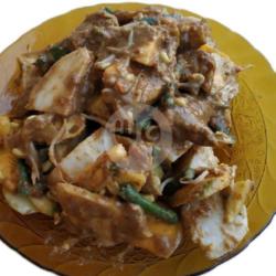 Rujak Cingur Lontong Campur Buah