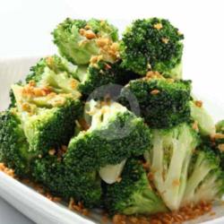 Tumis Brocoli Dengan Bawang Putih Cincang