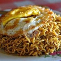 Indomi Goreng Dobel   Telur Mata Sapi / Dadar