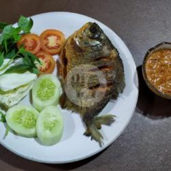 Pecel Ikan Bawal Goreng