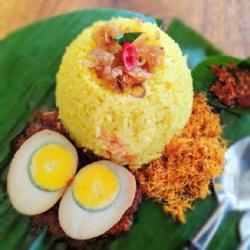 Nasi Kuning Banjar Telur