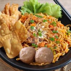 Mie Pangsit Pedas Goreng Bakso