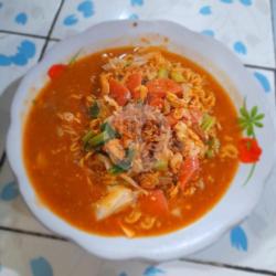 Mie Nyemek Sosis   Teh Manis