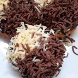 Donat Toping Coklat Keju Dan Parutan Coklat