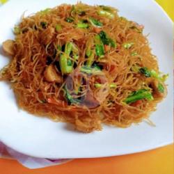 Bihun Goreng Kikil Telur