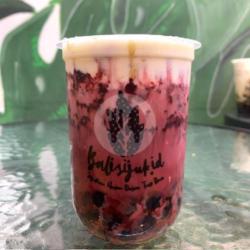 Red Velvet Cheese Boba (medium)