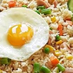 Nasi Goreng Tampa Kecap Telor Ceplok 1 / 2matang   Sosi   Ayam   Sayur Mayur. . Pedas