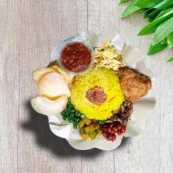 Nasi Kuning Ayam Kunyit