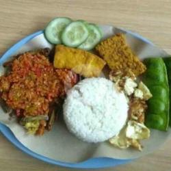 Page 3 : Nasi   Ayam (paha,dada)  Tahu   Tempe   Pete   Lalapan