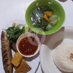 Lalapan Ikan Layang Goreng   Nasi