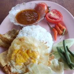 Nasi Penyetan Tahu Tempe  Telor Dadar   Es Teh   Krupuk