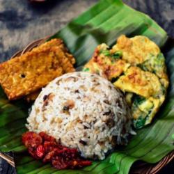 Nasi Tutug Oncom Telor Dadar