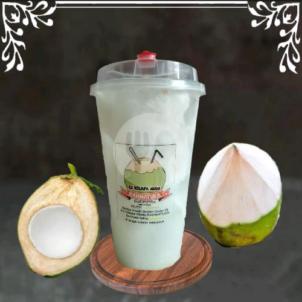 Gambar es kelapa muda di gelas