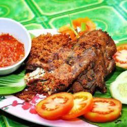 Bebek Goreng Kremes Lalapan Dan Sambal