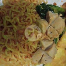 Indomi Goreng Telor Dadar Bakso