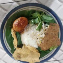 Nasi Pecel   Telur Bulat   Peyek