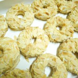 Donat Vla Vanilla Almond Isi (4)