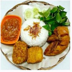 Nasi Pecel Paha Ayam Goreng