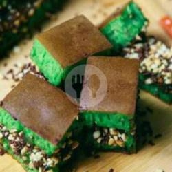 Pandan Coklat Kacang