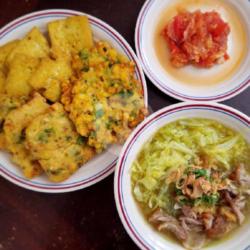 Soto Tulang Ayam   Gorengan   Es Teh