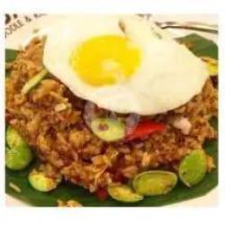 Nasgor Sosis Telor Mata Sapi   Pete