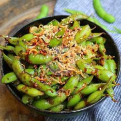 Spicy Garlic Edamame