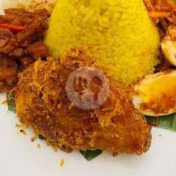 Nasi Kuning Ayam Serundeng