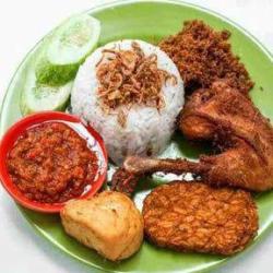 Nasi Ayam Gepuk Bumbu Tabur Lengkuas