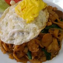 Kwetiau Goreng Special Seafood Lengkap