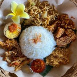 Nasi Jinggo Ayam Serelemo