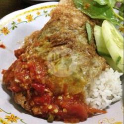 Nasi Penyetan Telor Dadar Sambel Pedas