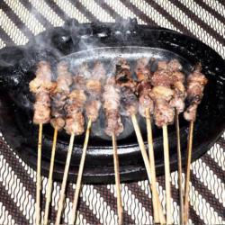 10 Tusuk Sate Kambing Campur Hati