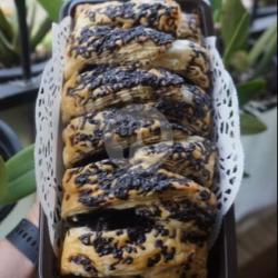 Crispy Puff Pastry Choco Banana