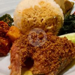 Nasi Paket Ayam Goreng Sarundeng