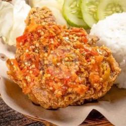 Ayam Geprek  Nasi   Tempe Goreng Krispy   Sambal Pedas Gurih