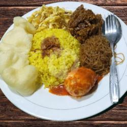 (e)nasi Kuning   Bihun   Telur Bulat   Tempe Orek