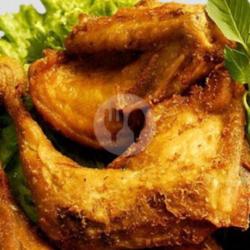 Ayam Goreng Setengah Ekor Komplit Sambel Dan Lalap