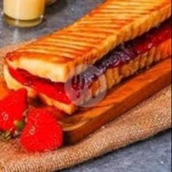 12 Potong Roti Strawbery