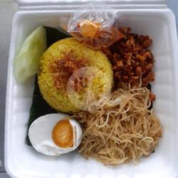 Nasi Kuning Telur Asin