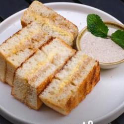 Roti Bakar Serikaya