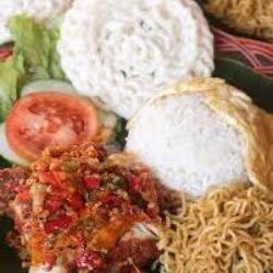 Geprek Komplit (indomie. Telur Dadar. Ayam Grepek. Nasi)