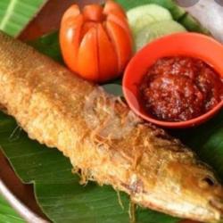 Bandeng Segar Goreng Utuh Sambel Lamongan  Tahu/tempe  Nasi Putih   Es Teh