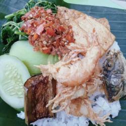 Nasi Tempong Jumbo Udang Sambel Terasi Ndower